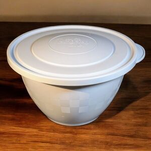 Pampered Chef Large 10" Mixing Bowl w Lid Checkerboard Pattern NEW